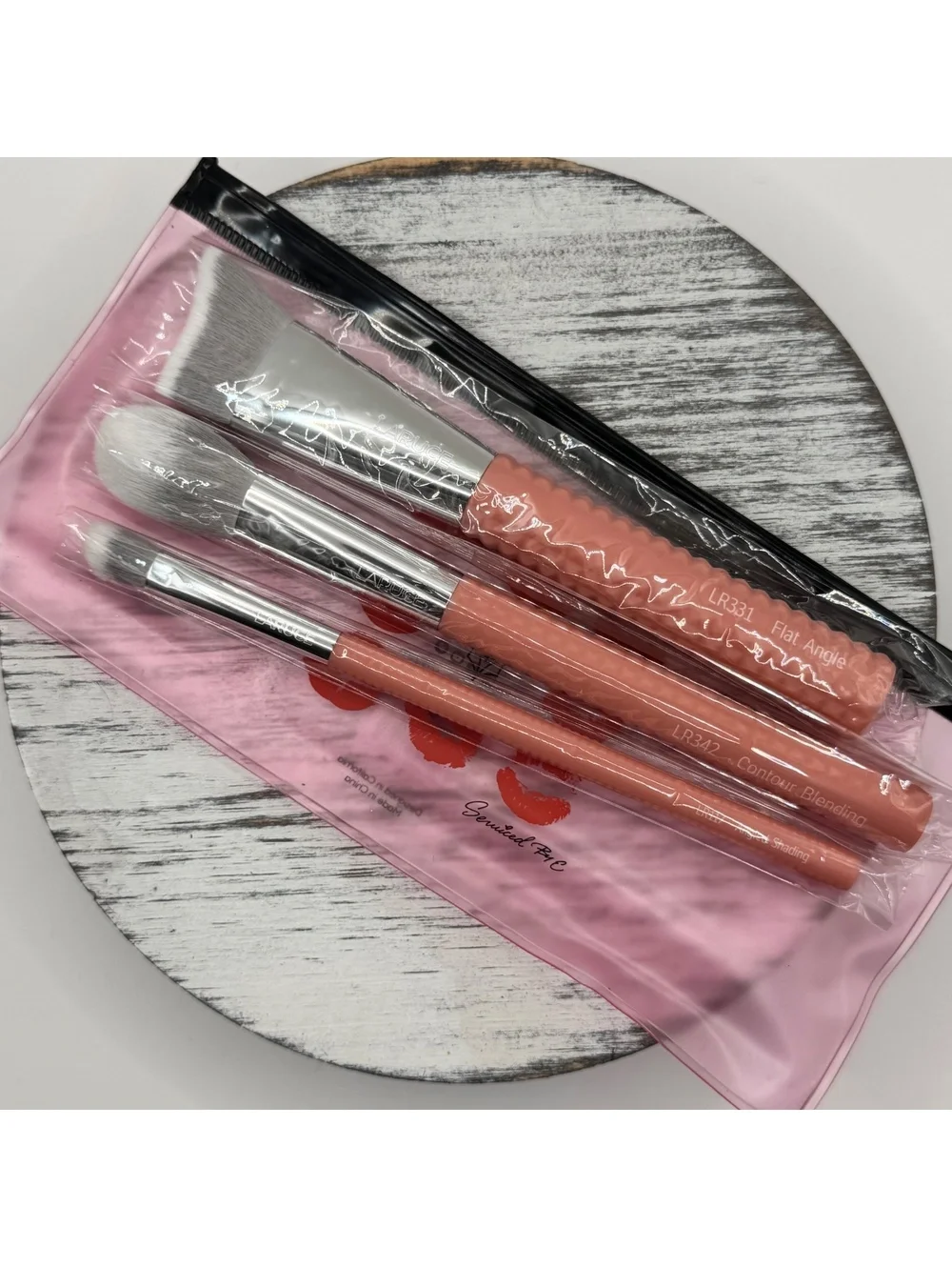 LARUCE 3 Piece Pink Brush set w/ Glitter Lips & Pouch LR331 LR342 LR117 NEW